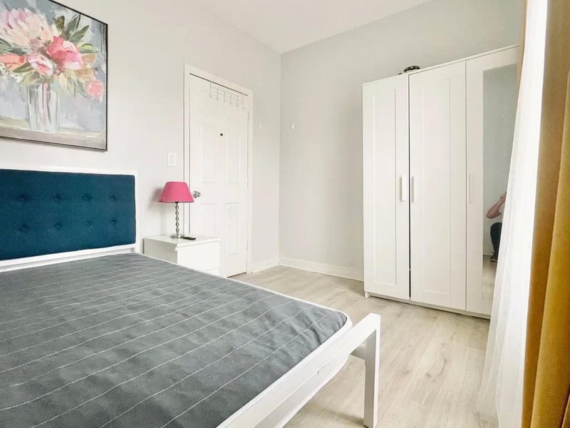 'Bright Room, Outdoor terrace, Females only TV 15' Room to Rent from