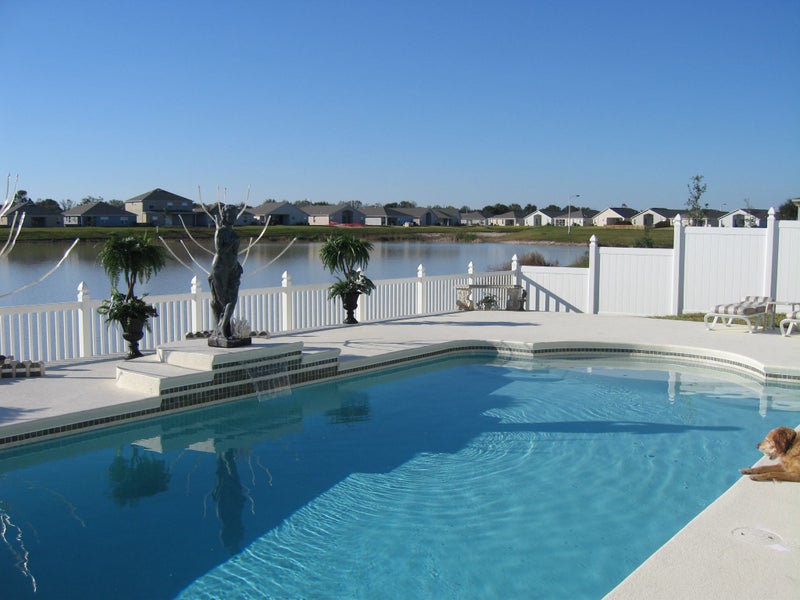 'Share Beautiful Pool Home' Room to Rent from SpareRoom