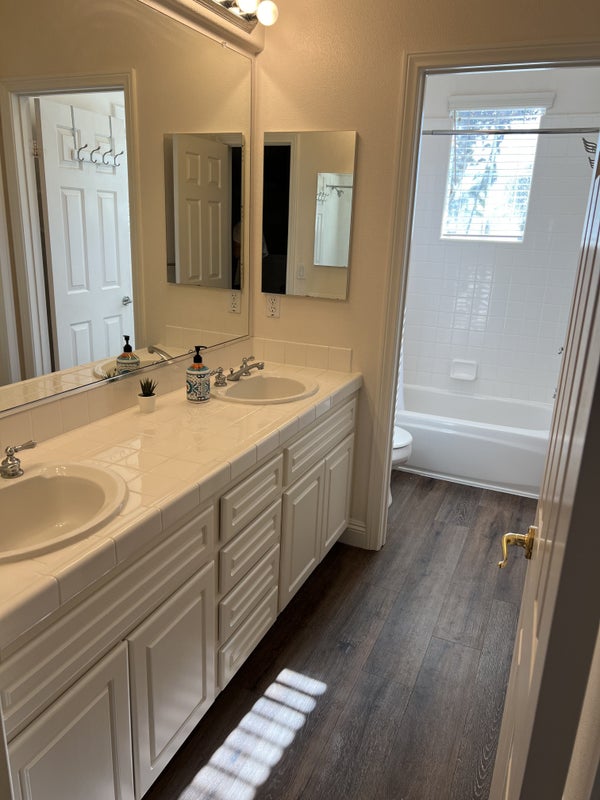 'Room in home in Coto de Caza' Room to Rent from SpareRoom