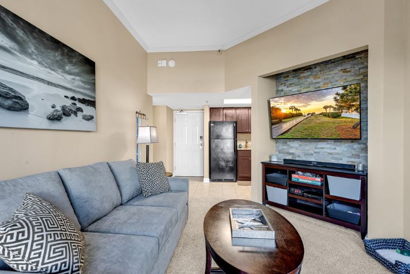'Small Dog Friendly _Bedroom Condo for Snowbirds or' Room to Rent from