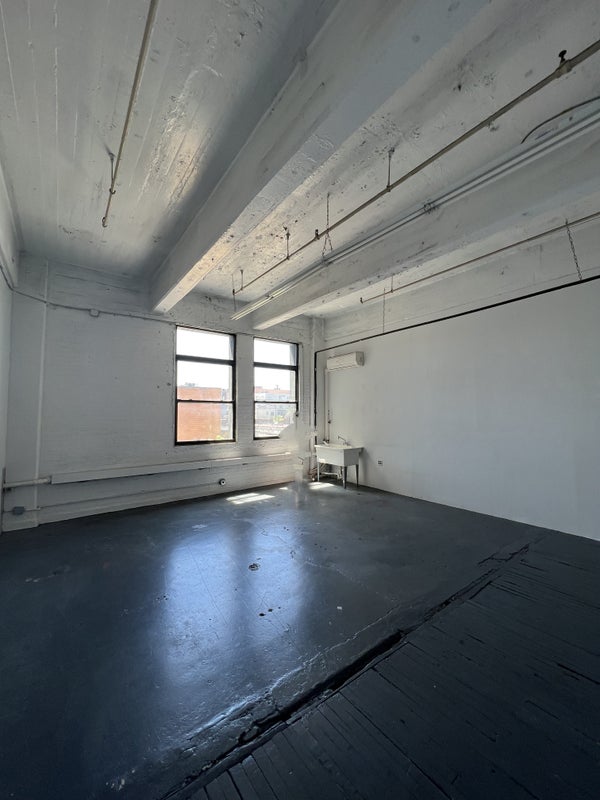 space 600 sq ft available ' Room to Rent from SpareRoom