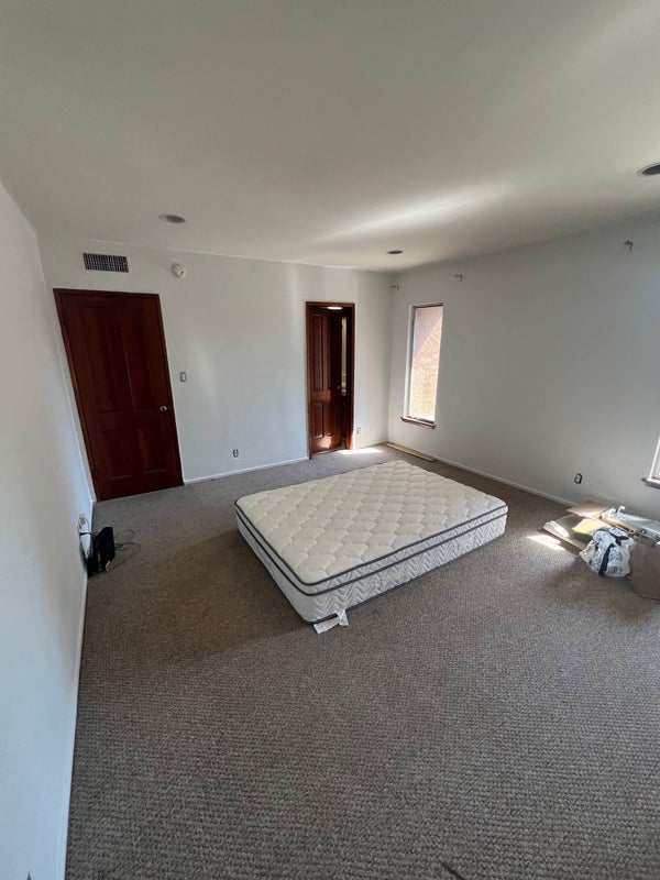 'Private room available in large town house ' Room to Rent from SpareRoom