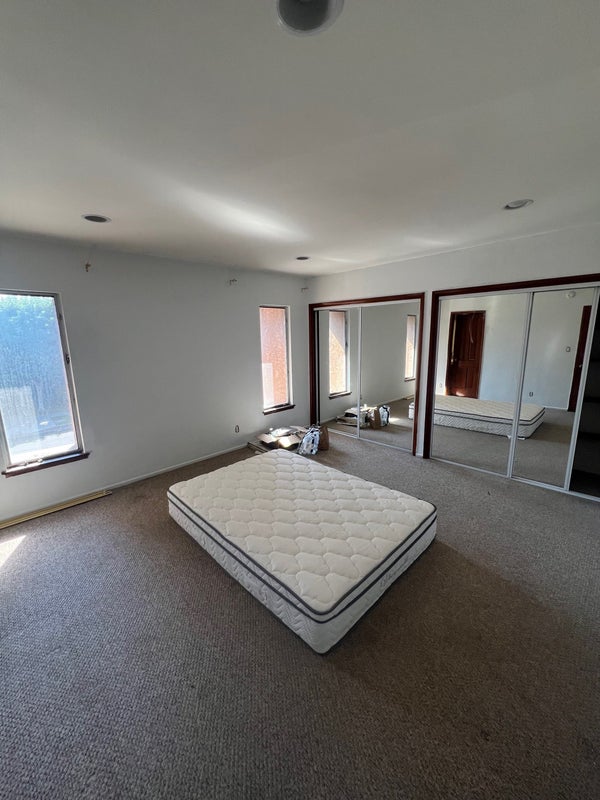 'Private room available in large town house ' Room to Rent from SpareRoom