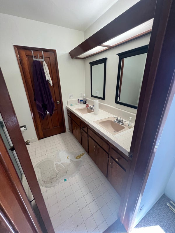 'Private room available in large town house ' Room to Rent from SpareRoom