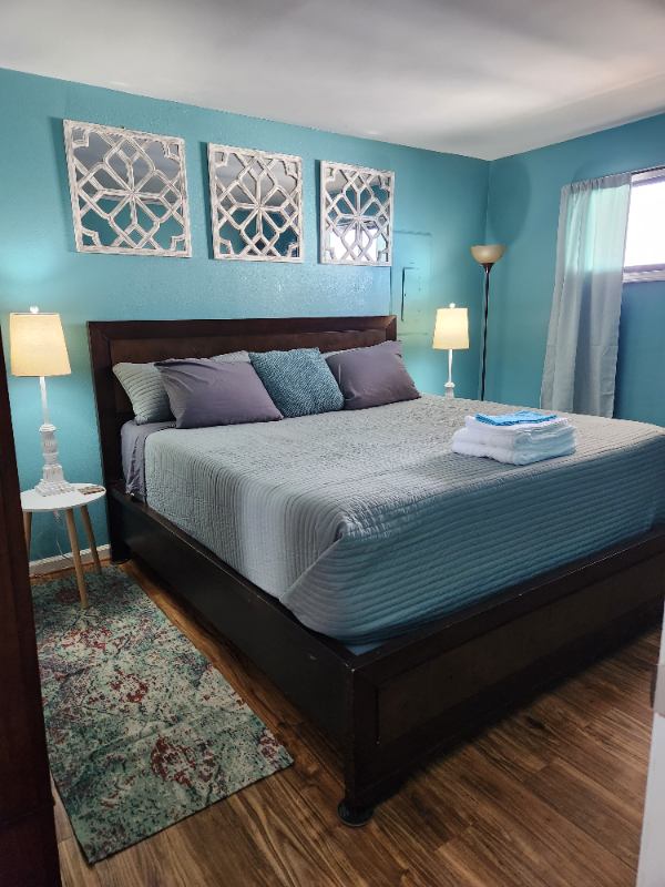 'Ocean viewlarge balconyindoor poolking bed' Room to Rent from SpareRoom