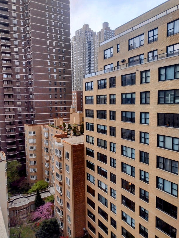'High Rise/Luxury Doorman Midtown' Room to Rent from SpareRoom
