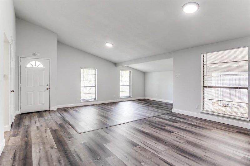 'Roommate Search for East Dallas' Room to Rent from SpareRoom