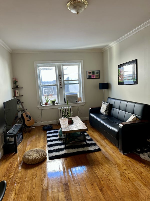 'Seeking Considerate Roommate In Sunnyside, Queens ' Room to Rent from