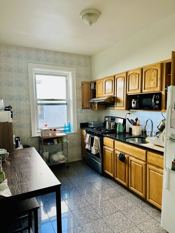 'Seeking Considerate Roommate In Sunnyside, Queens ' Room to Rent from