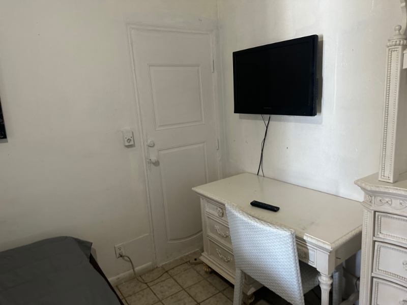 'Dania studio room (ult included)' Room to Rent from SpareRoom
