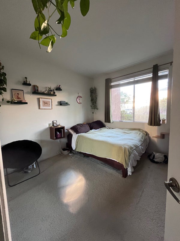 'Private Room w/ Garage Parking' Room to Rent from SpareRoom