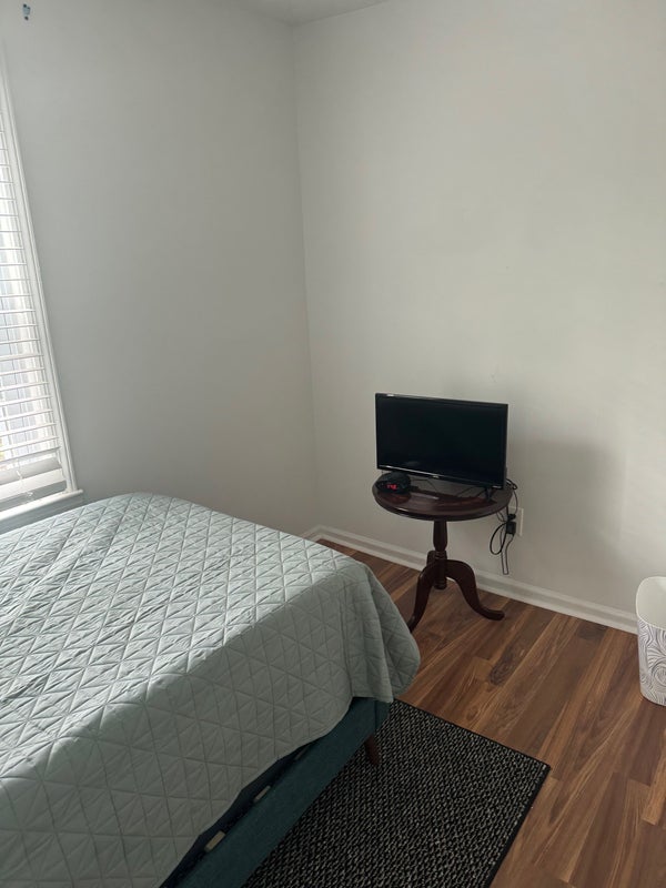 '1 bedroom, Cranford, NJ Walk to NYC TRAIN!' Room to Rent from SpareRoom