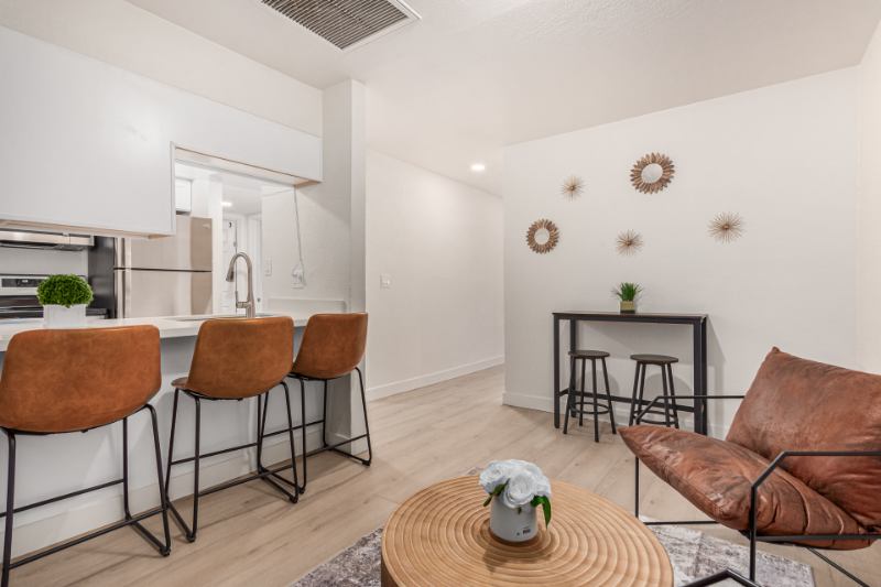 '**Large Room for Rent only 5 minutes from Sky Har' Room to Rent from ...