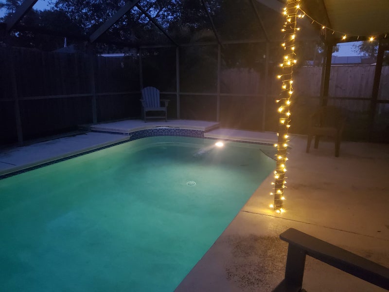 39 Spare bedroom bathroom in pool - 209730837