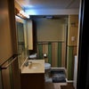 Photo 4: bathroom