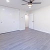 Photo 2: he room with no furniture in daylight