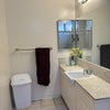 Photo 7: private FULL Bathroom