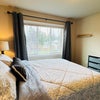 Photo 4: 1 queen bed, 1 drawer, 2 nightstands & lamps