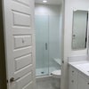 Photo 3: En suite bathroom 
