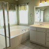 Photo 5: spacious ensuite bathroom with a garden tub and seperste shower