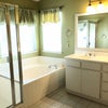 Photo 5: en-suite bathroom with separate shower and tub