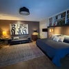 Photo 2: Spacious private studio