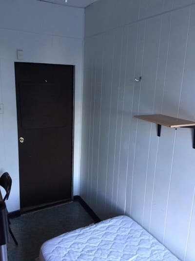 Small Room In Great Area  Main Photo