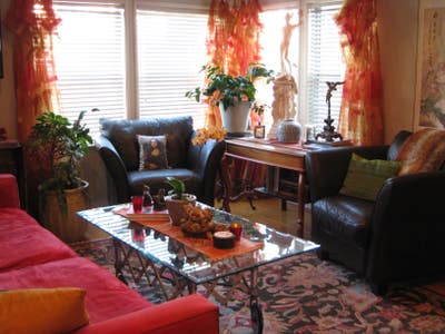 Beautiful Professionally Designed Space Mid-Wilshi Main Photo