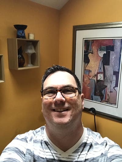 Professional looking for Mon through fri room Main Photo