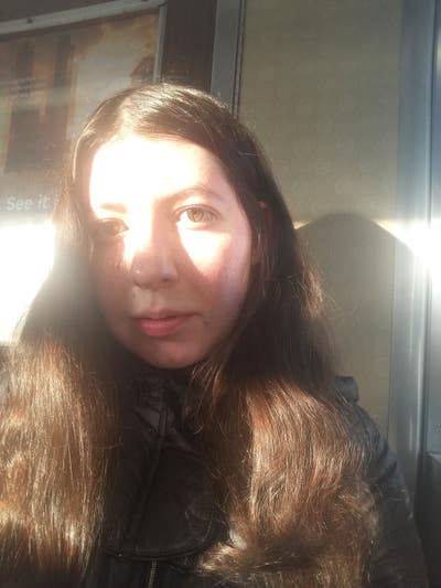 Looking for a roommate with a room Main Photo