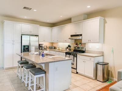 Master Bed Bath W/ Utilities, Parking, Pool & Gym Main Photo