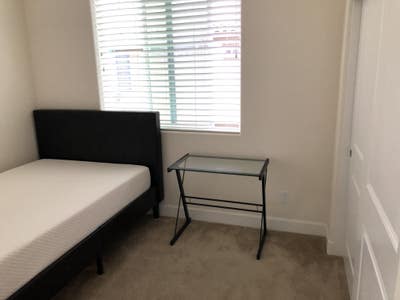 One Furnished Bed with Bath Is Avilable Main Photo
