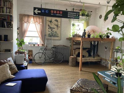 1 Bedroom in Warm Expansive Loft Main Photo