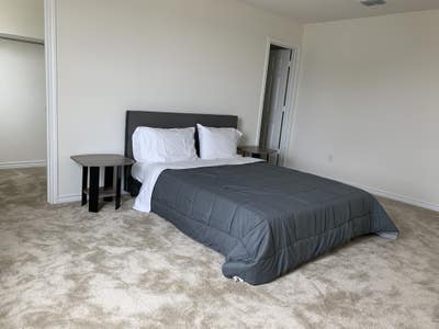 Private Bedroom Fully Furnished (All Included) Main Photo