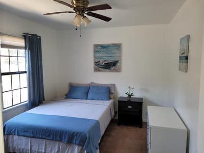 Large Bedroom in Beautiful House Main Photo