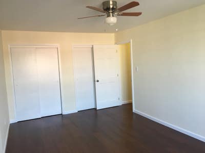 Lg rm in 4BR/2Bth apt w laundry/patio/bike storage Main Photo