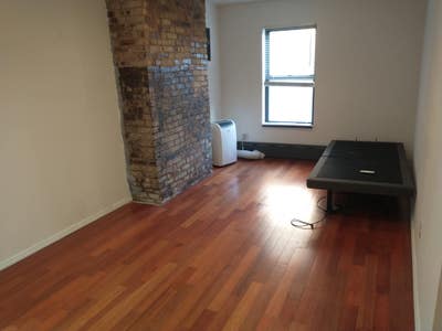20x10 Room in Williamsburg 4BR - Bedford Ave L Main Photo