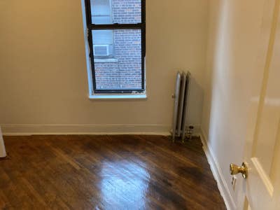 Looking for a roommate at Parkside Area  Main Photo