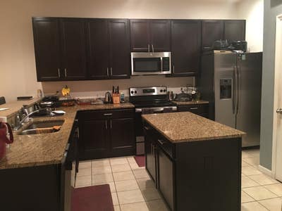 Room for rent in quiet neighborhood Main Photo