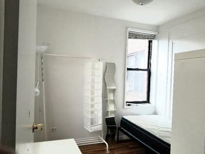 Beautiful Room 3Mins from 7 Line! Main Photo