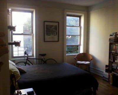 Large sunny bedroom available in 2 bedrm. share Main Photo