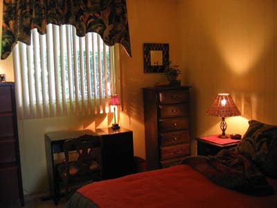 Beautiful Fully Furnished Room Available Now Main Photo