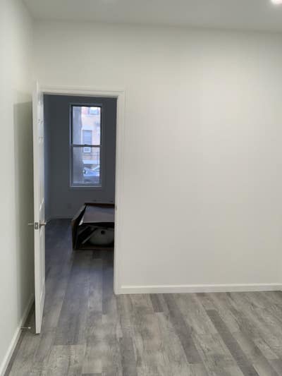 Room for rent in Glendale Main Photo