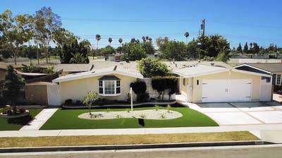Large  bedroom w private bath & entrance,garage  Main Photo