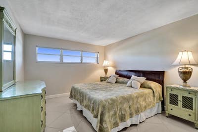 Professional Roommate Wanted Main Photo