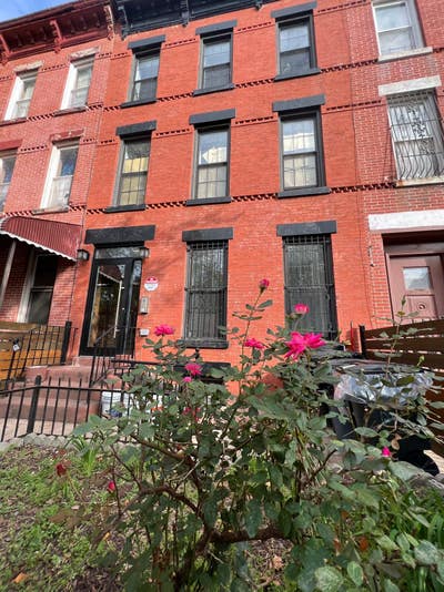  Renovated Brownstone - Fully Furnished Room Main Photo