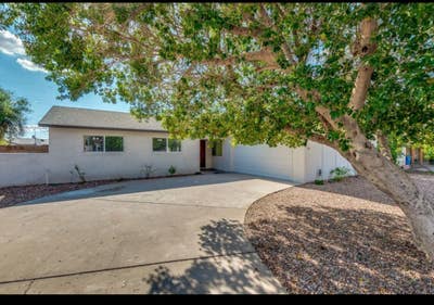 Room for rent in home. incl. Utility, pool, parkin Main Photo