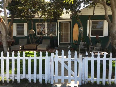 Nice little room near Venice canals- lots of sun  Main Photo