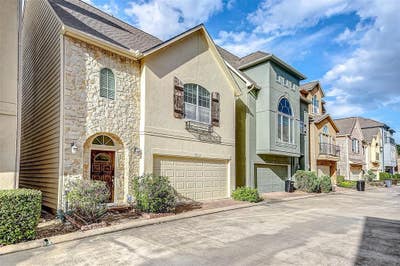 Furnished Private Bedroom in Gated Community Main Photo