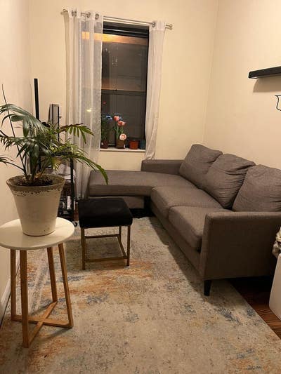 Great Location close to subways parks supermarkets Main Photo